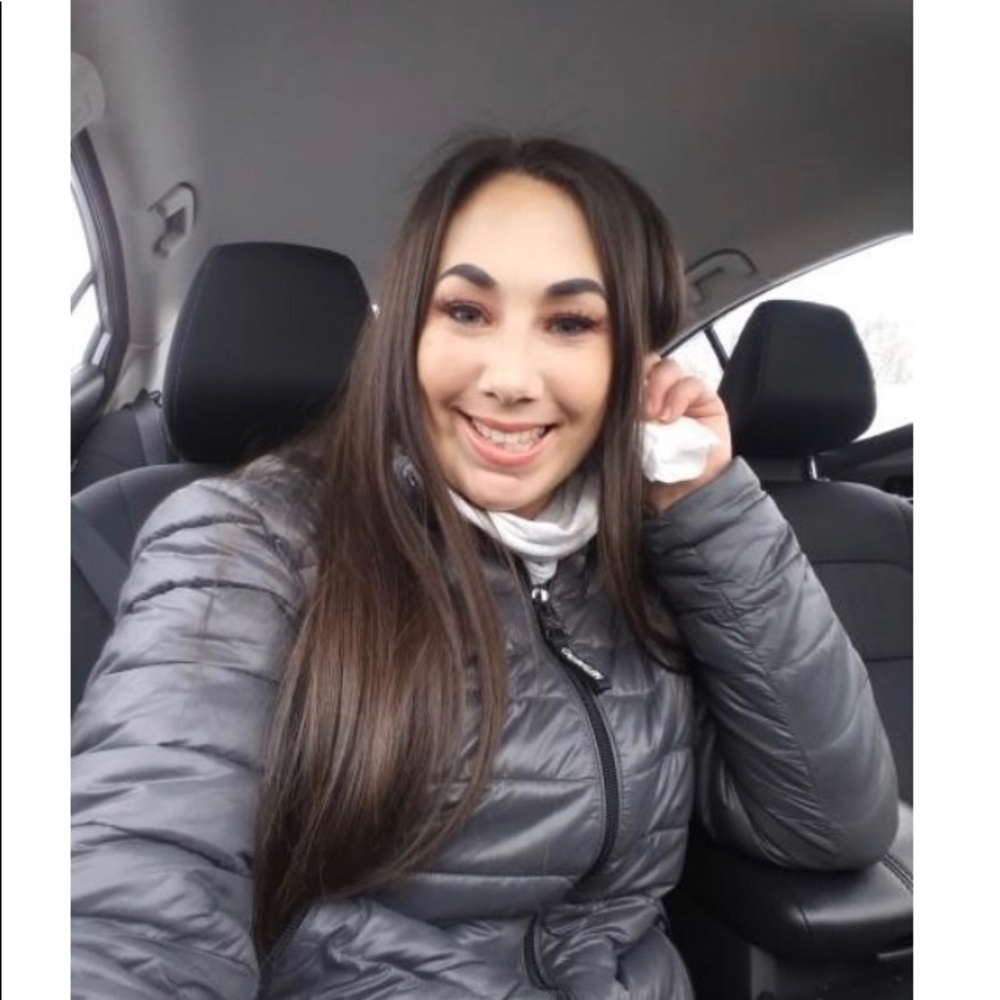 Meet your Posher, Alicia